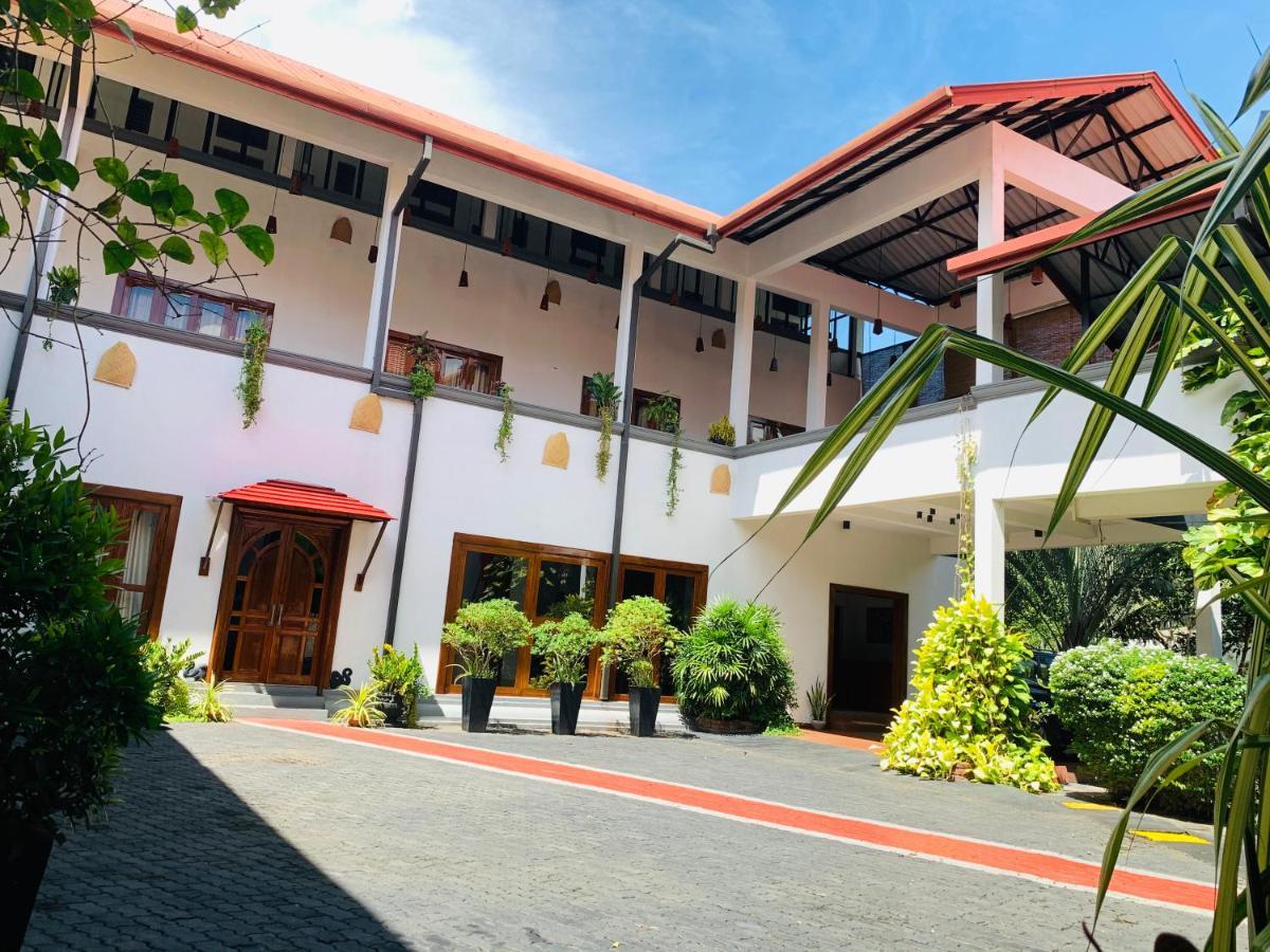 The Triangle Hotel Anuradhapura Esterno foto
