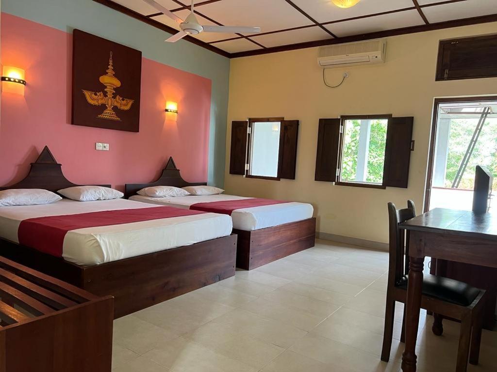 The Triangle Hotel Anuradhapura Camera foto