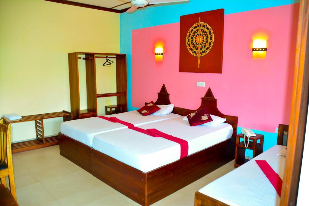 The Triangle Hotel Anuradhapura Esterno foto
