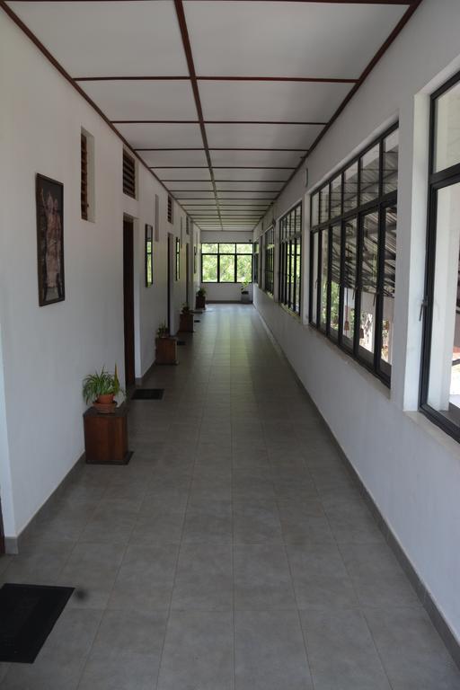The Triangle Hotel Anuradhapura Esterno foto