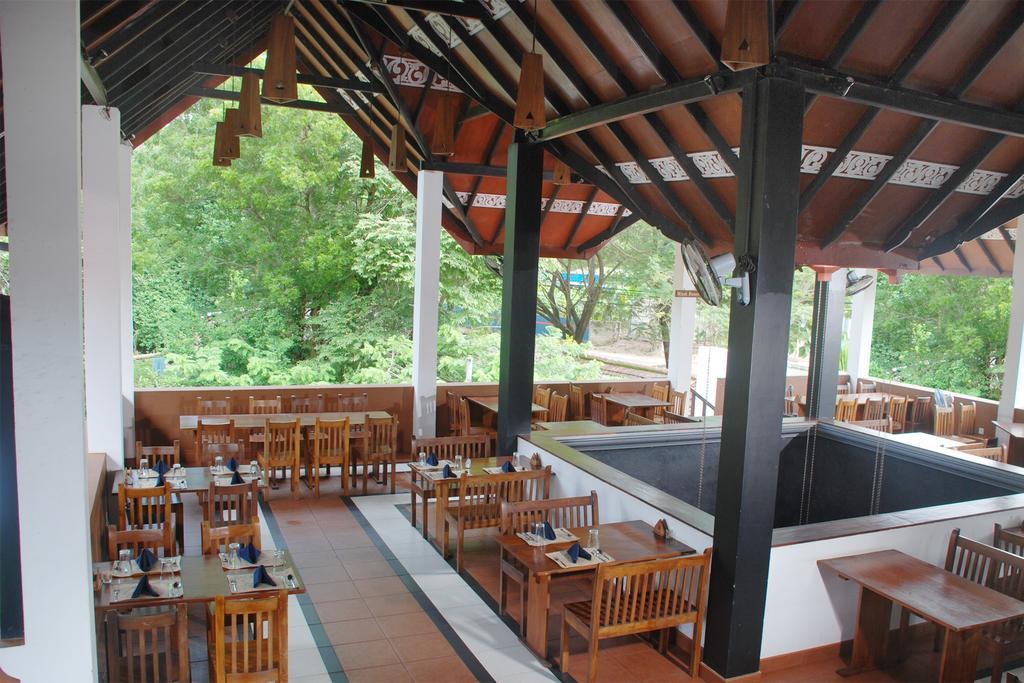 The Triangle Hotel Anuradhapura Esterno foto