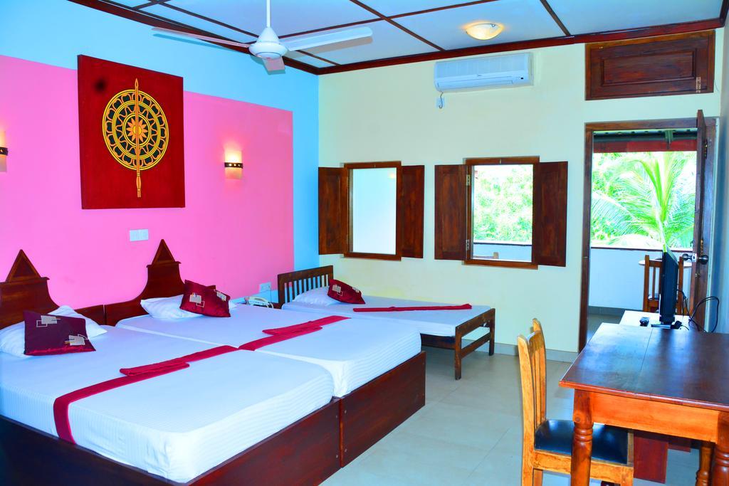 The Triangle Hotel Anuradhapura Esterno foto