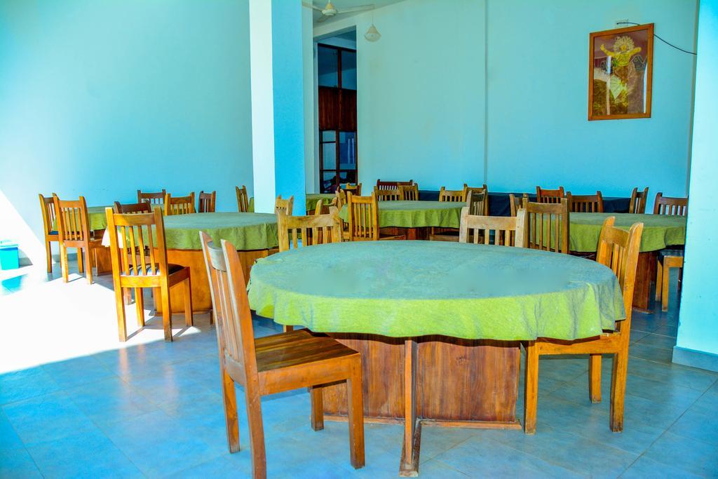 The Triangle Hotel Anuradhapura Esterno foto